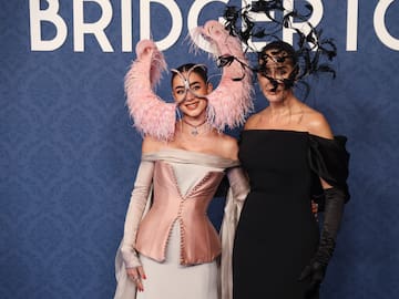 Alfombra de 'Los Bridgerton': Las influencers impresionan con sus vestidos en el baile de máscaras de Netflix