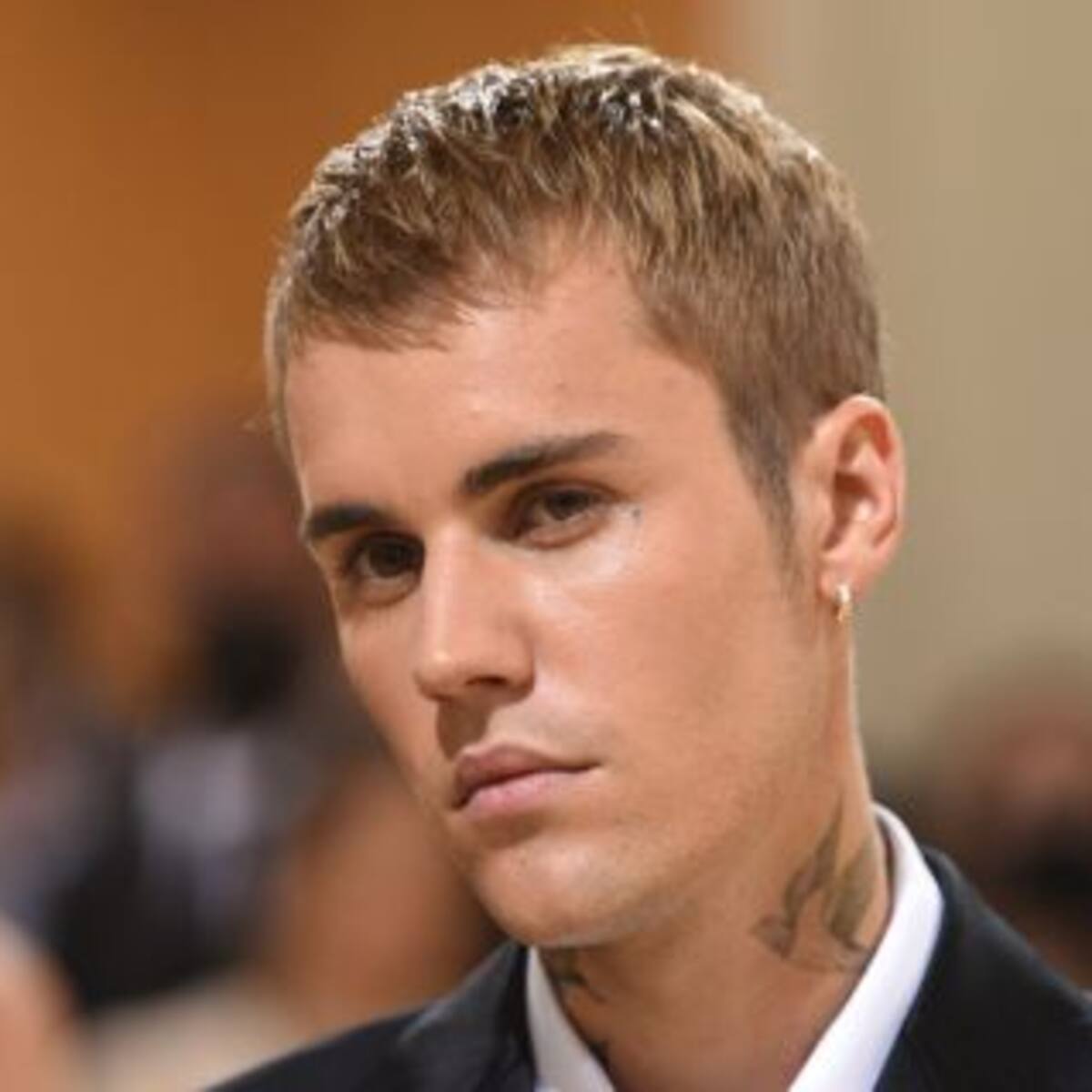 Justin Bieber quema su pasado y apuesta por un nuevo comienzo en la moda