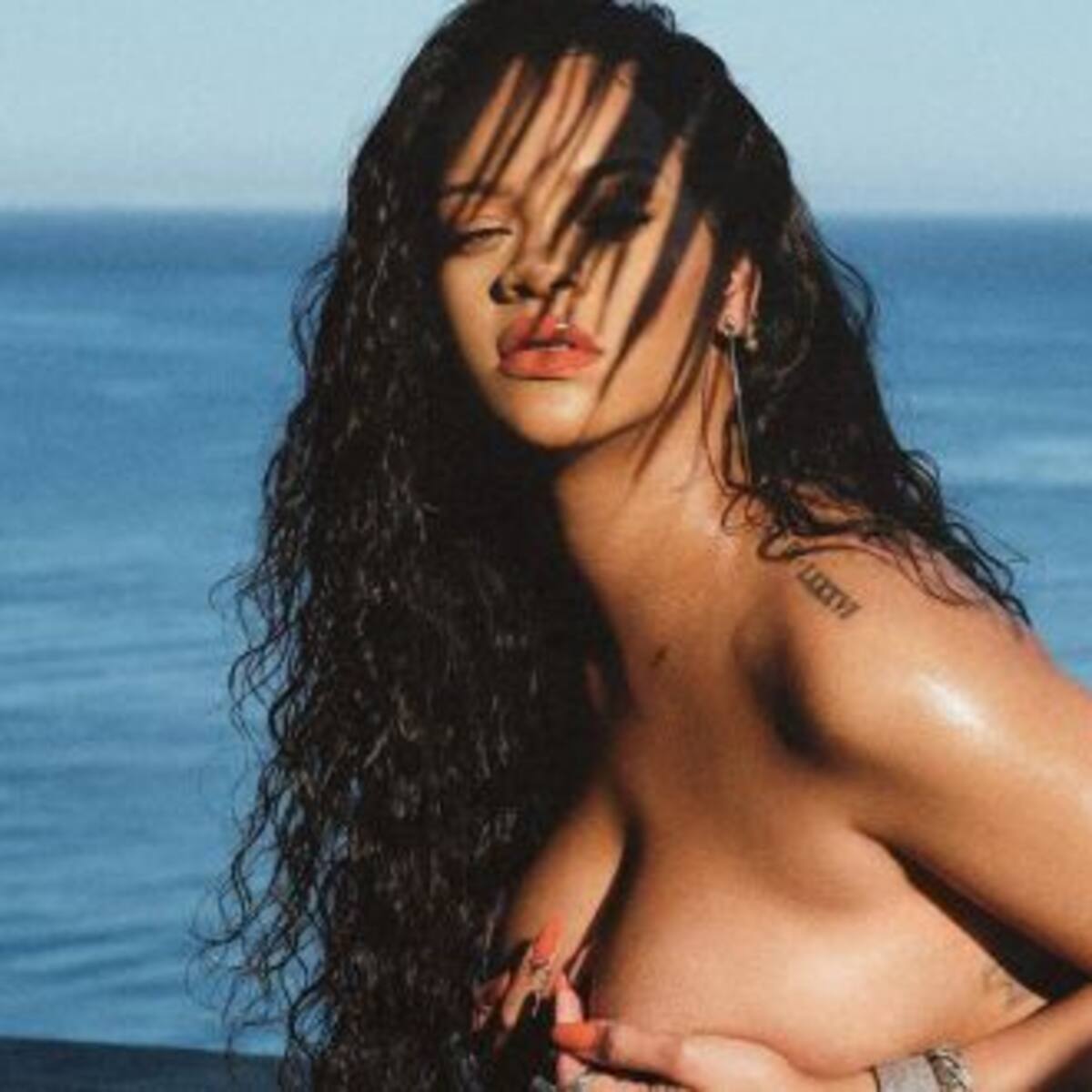RIHANNA COMPARTIÓ LAS FOTOS MÁS SENSUALES DE SU EMBARAZO