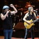 EL DÍA QUE LOS MIEMBROS DE AC/DC SE EMBORRACHARON Y FUERON A CAZAR AL MONSTRUO DEL LAGO NESS