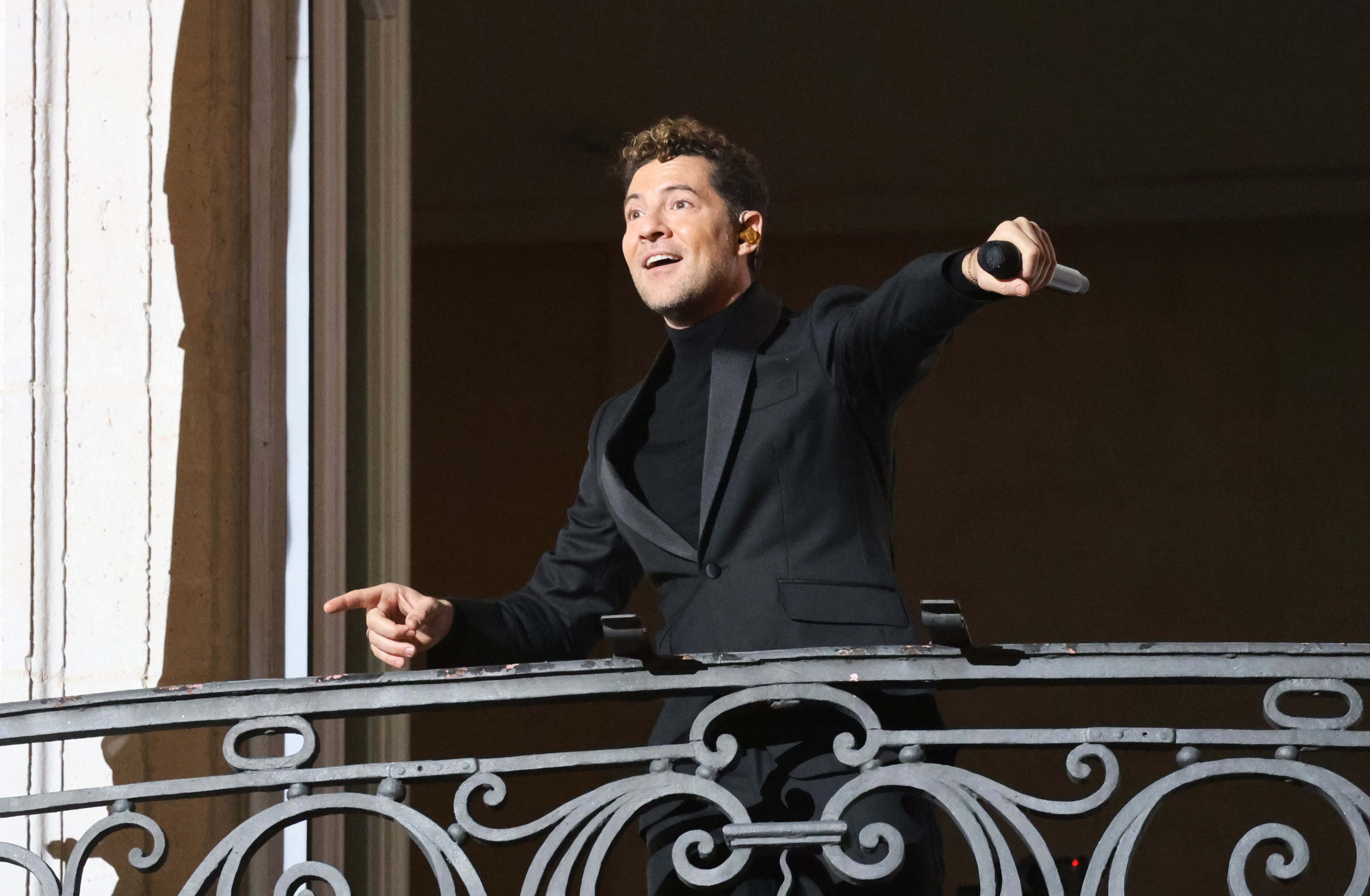 MADRID, SPAIN - DECEMBER 19: David Bisbal performs on the balcony of the Real Casa de Correos in Puerta del Sol to inaugurate &quot;La Navidad en Sol&quot; on December 19, 2024, in Madrid, Spain. (Photo by Raul Terrel/Europa Press via Getty Images)