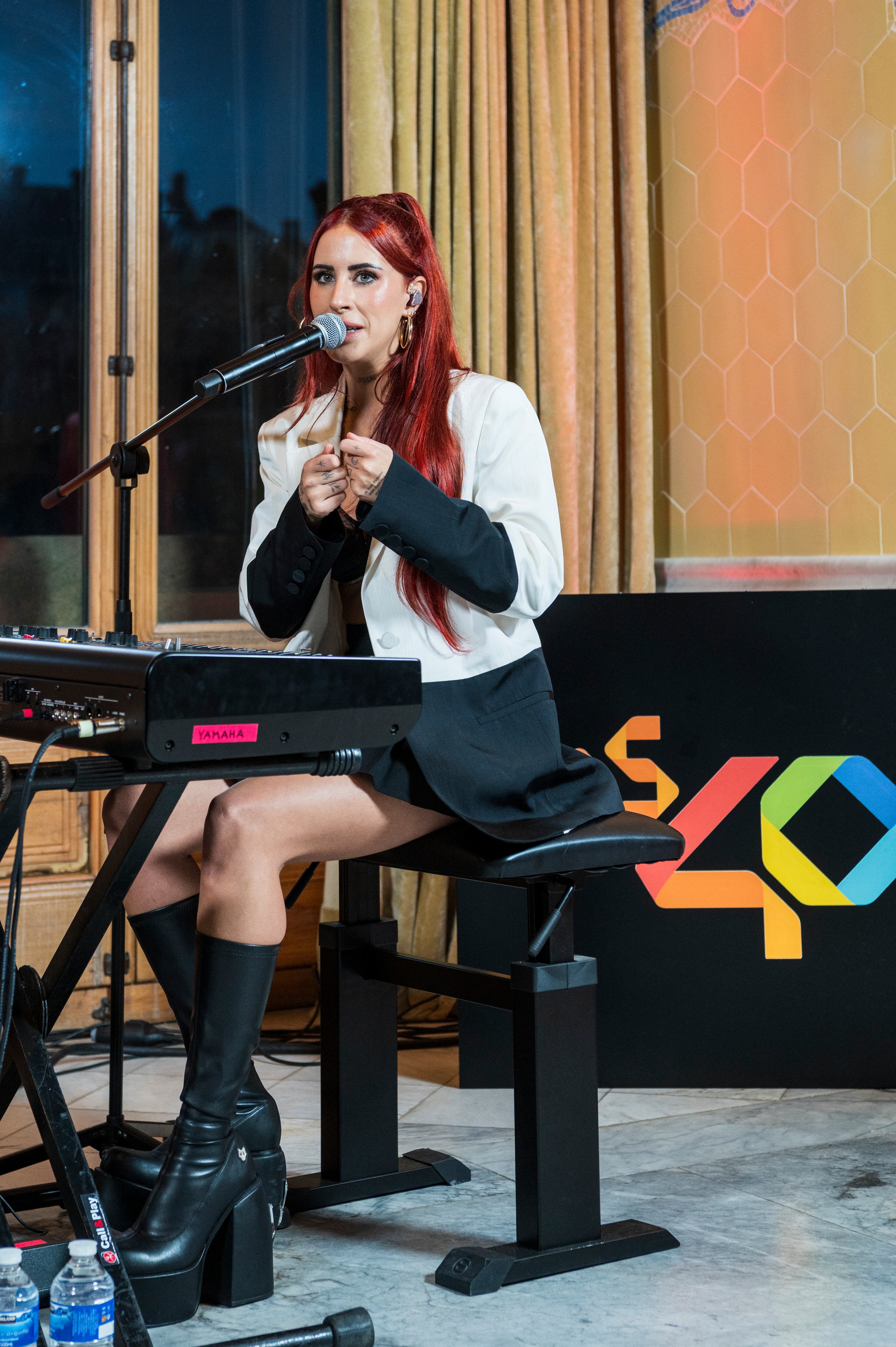 La solista no pudo evitar tener lágrimas en los ojos al recordar lo duro de las imágenes vistas en Valencia.