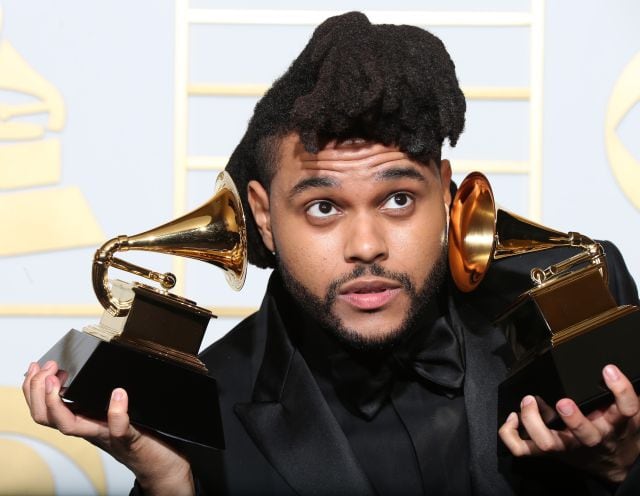 The Weeknd se llevó dos gramófonos.