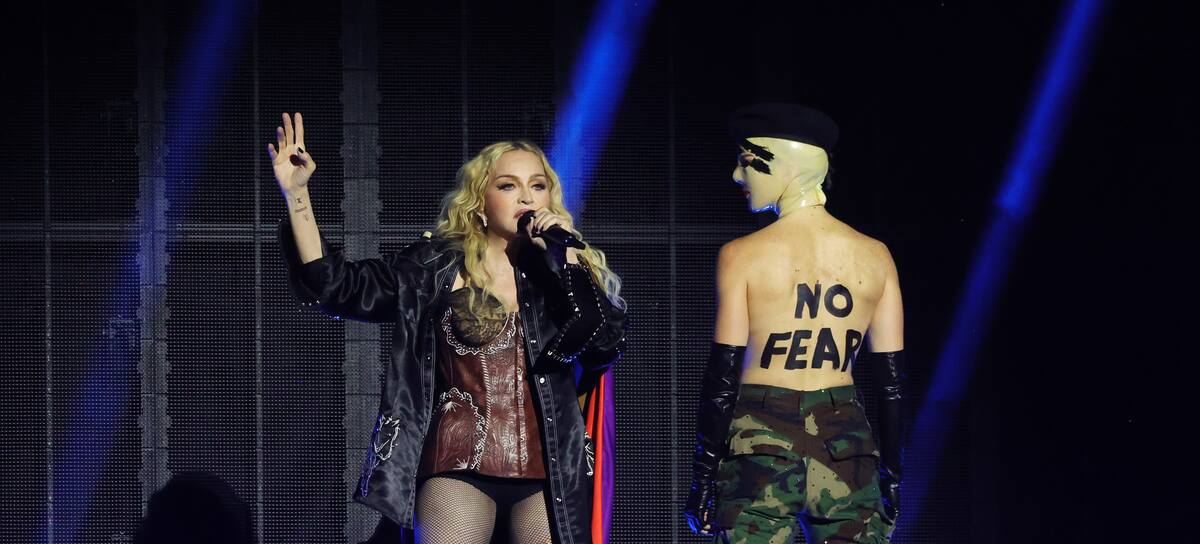 Madonna actuando en directo en Londres de 2023.