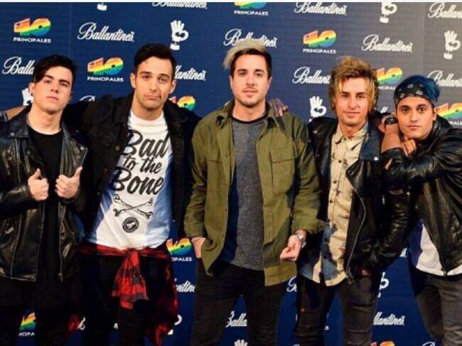 Preparadas cinco sillas para estos chicos.