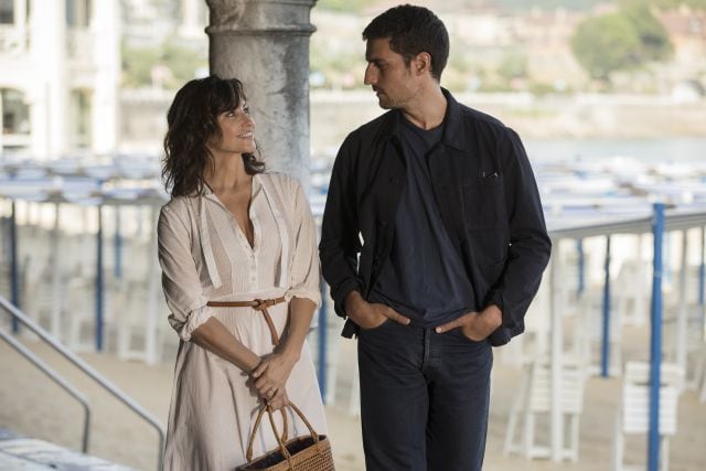 Gina Gershon (i) y Louis Garrel (d) en una escena de &#039;Rifkin&#039;s Festival&#039;, lo nuevo de Woody Allen