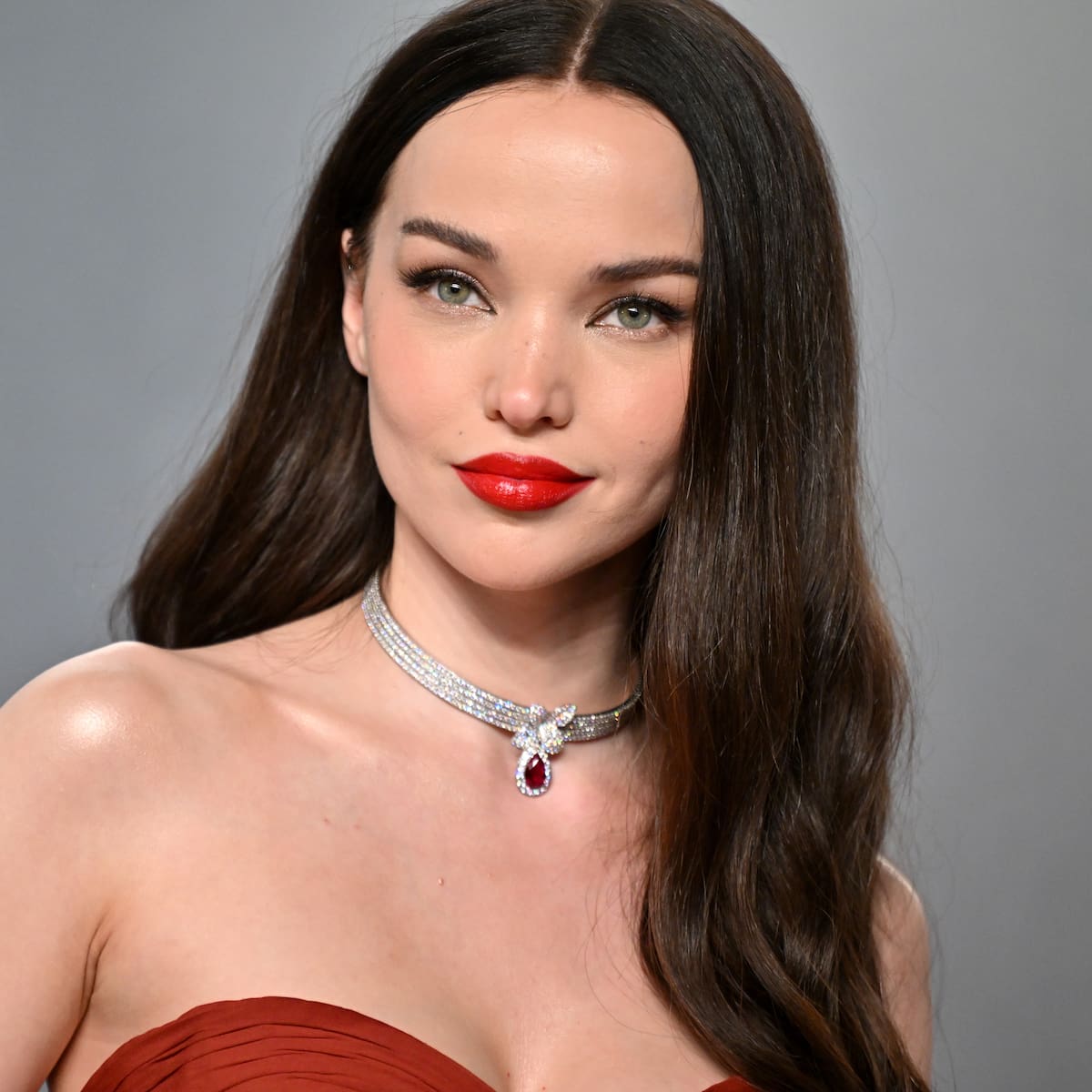 Dove Cameron nos transporta a una historia de amor en Italia con 'When In Rome', su nueva canción