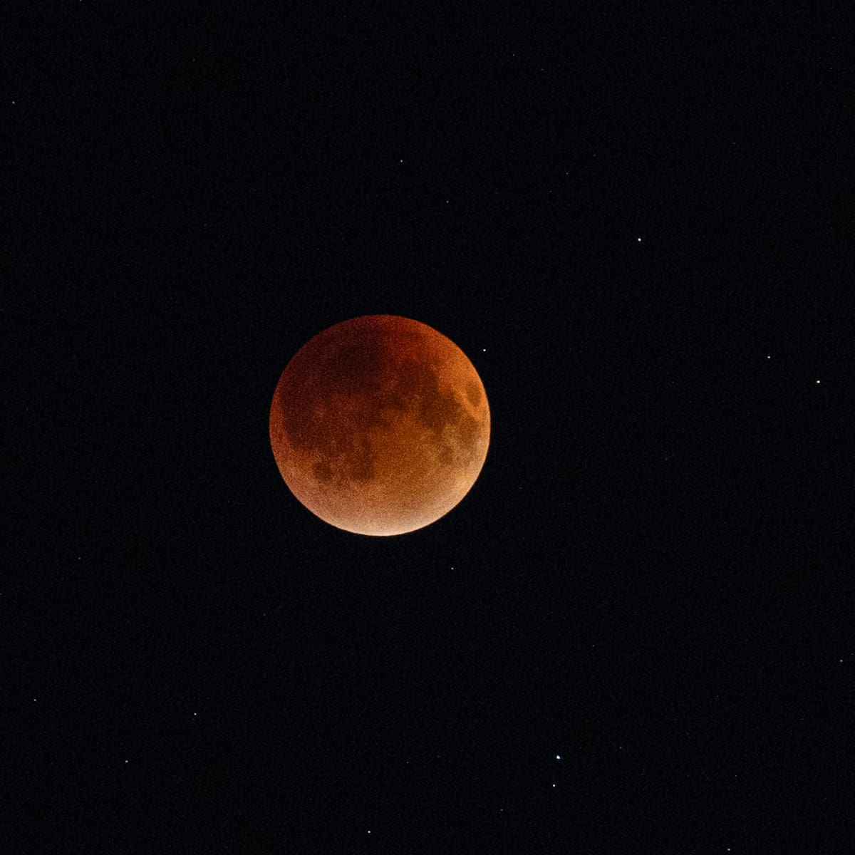 Rituales para el eclipse lunar total: así puedes aprovechar para atraer la buena energía de la Luna de Sangre