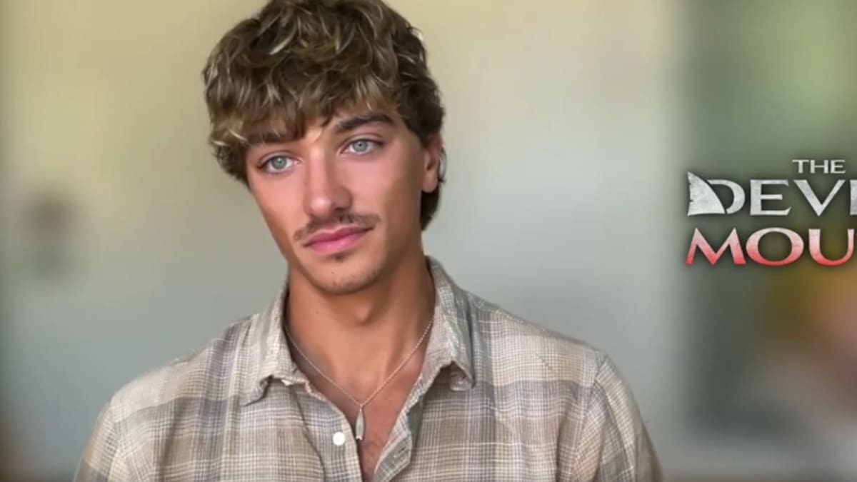 Gavin Casalegno estrena 'La boca del diablo' y explica su apoyo a España: "Al ver los TikToks del hermano de Lamine Yamal, pensé: 'Es imposible que no te caigan bien'"