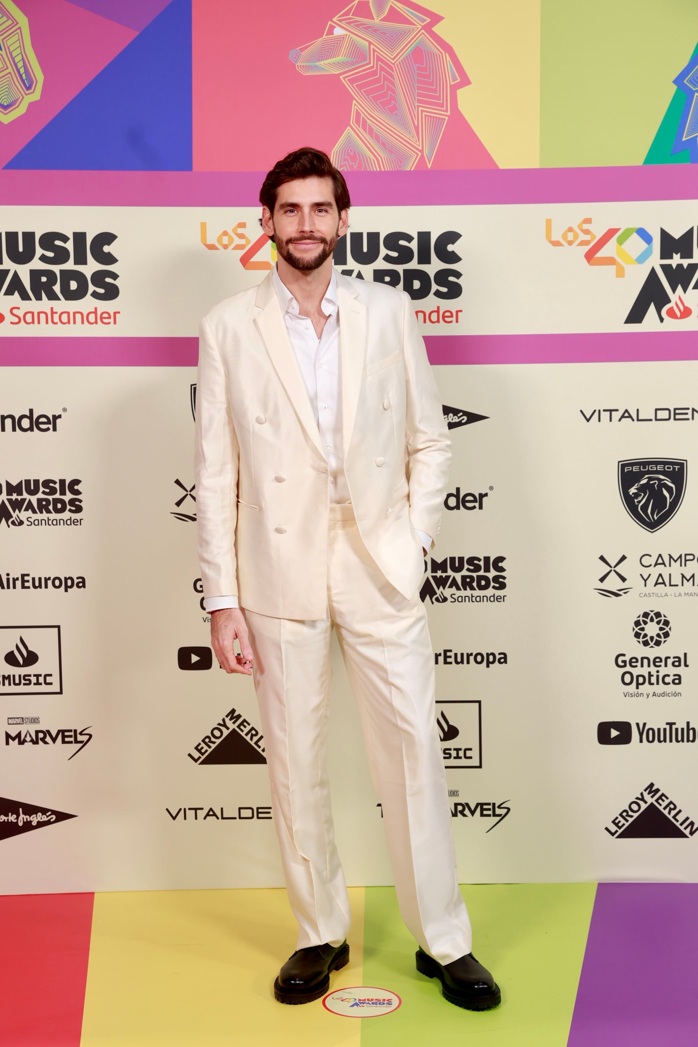 Álvaro Soler en la alfombra roja de LOS40 Music Awards Santander 2023 / Foto: Jorge París y Elena Buenavista