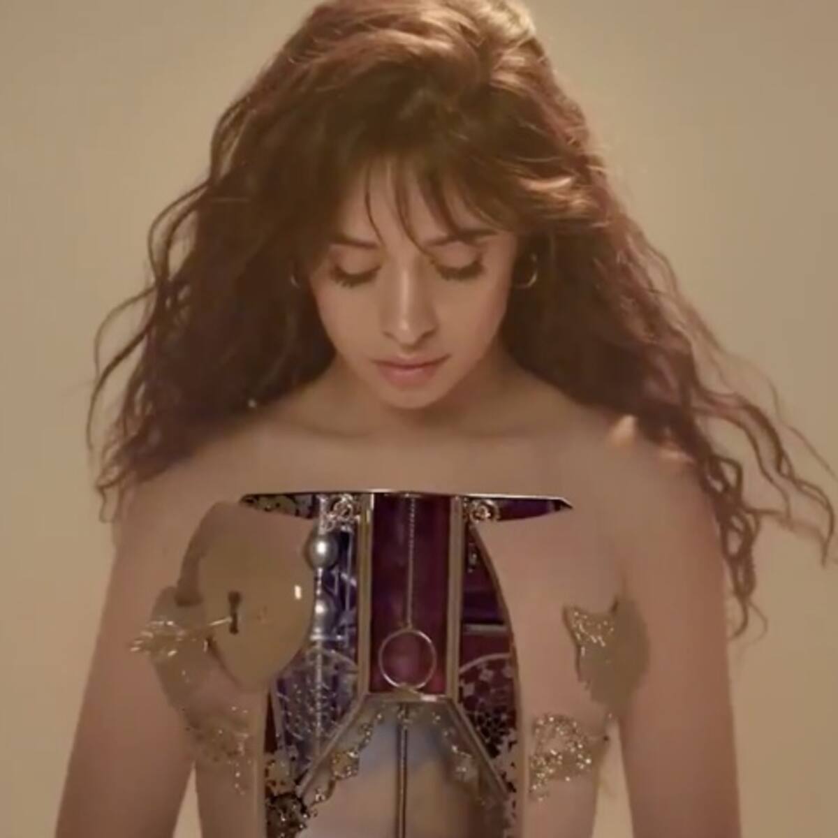 Camila Cabello prepara "Romance"
