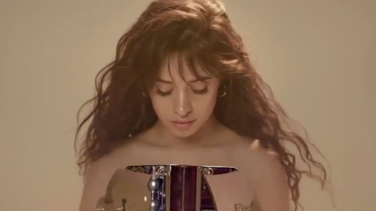 Camila Cabello prepara "Romance"