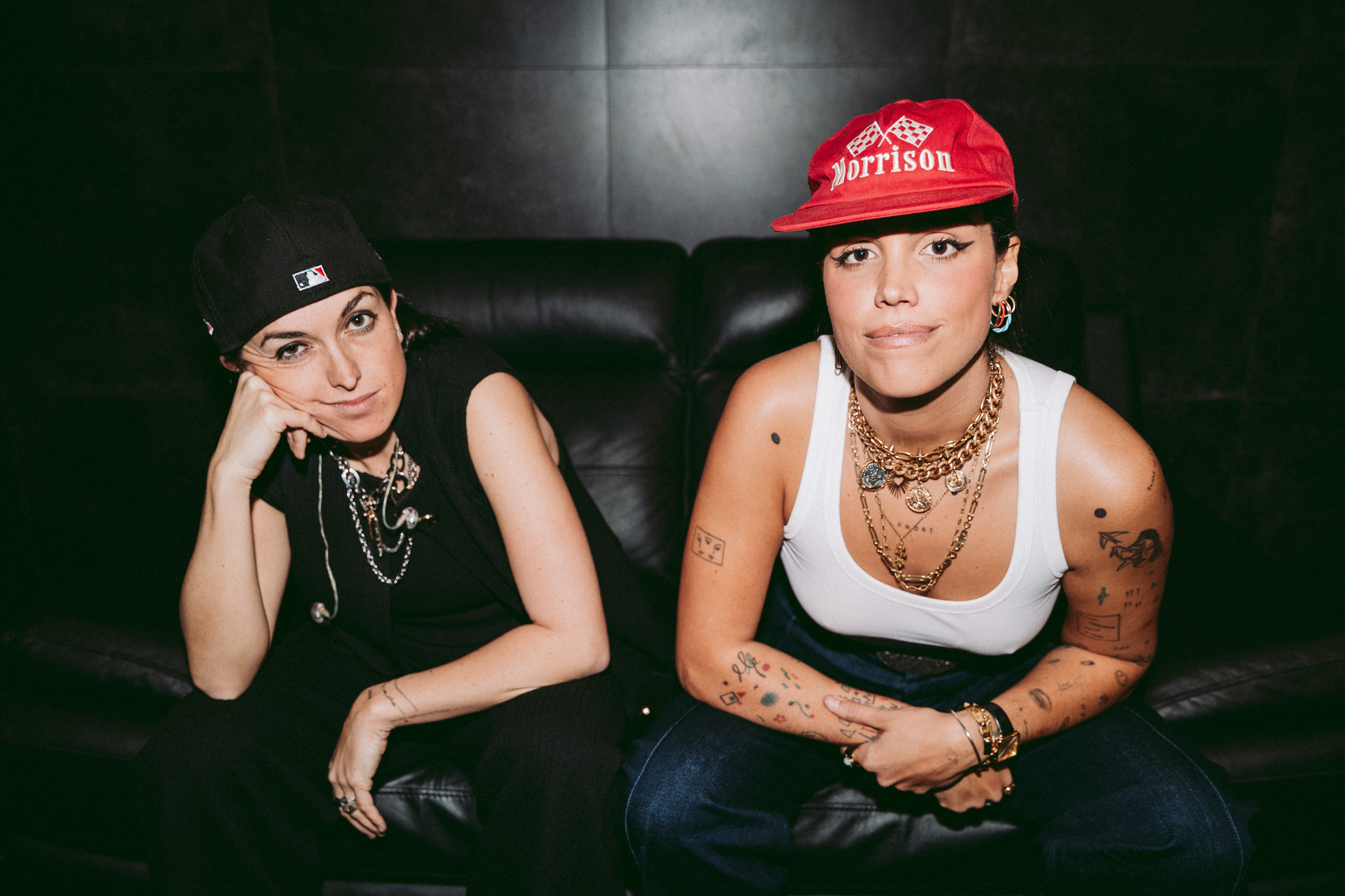 Carolina (izquierda) y Ana (derecha) fueron las protagonistas de uno de los shows del Inverfest 2025, el festival de invierno que visita algunos recintos de la capital.