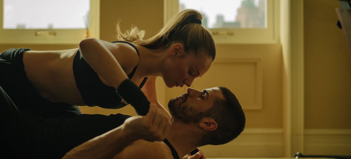 Imagen de 'Enfrentados: Marfil', la adaptación de las novelas de Merceds Ron, con Ester Expósito y Hugo Diego García como protagonistas.