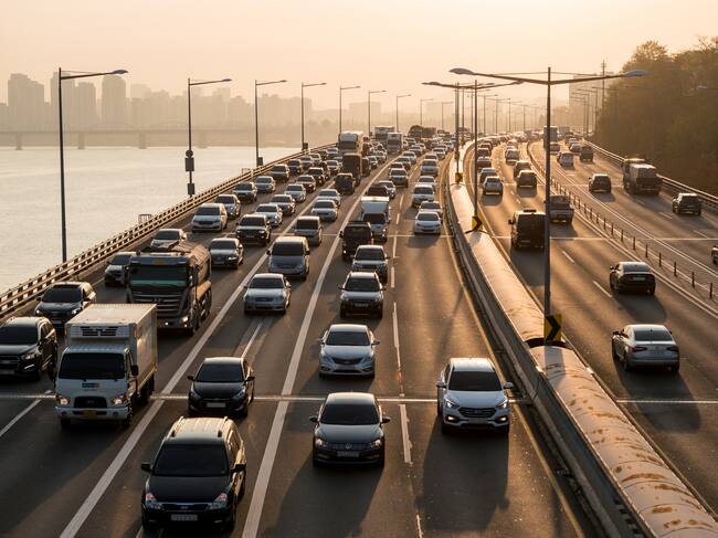 Cada vez hay más coches, según la DGT.