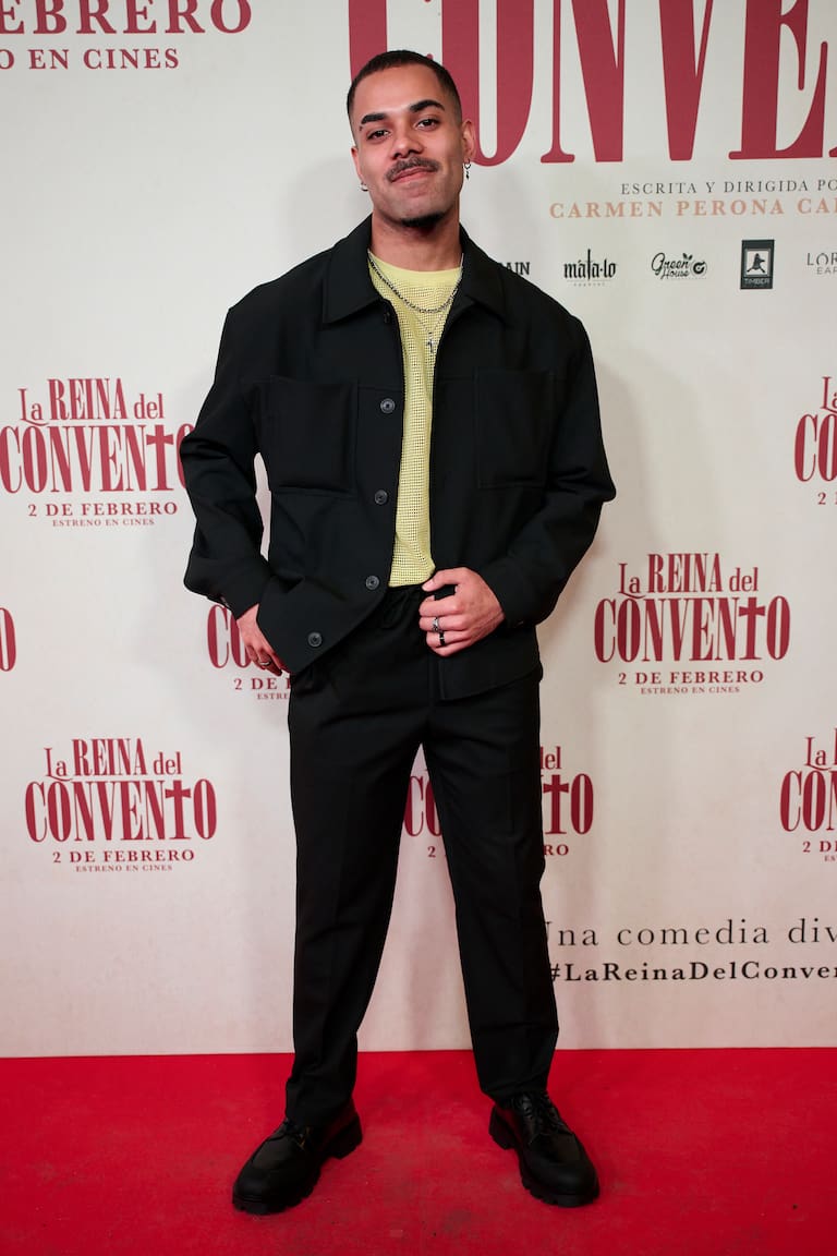 Cris de &#039;OT 2023&#039; en la premiere de &#039;La Reina del Convento&#039; en Callao (Madrid) con un total look negro.