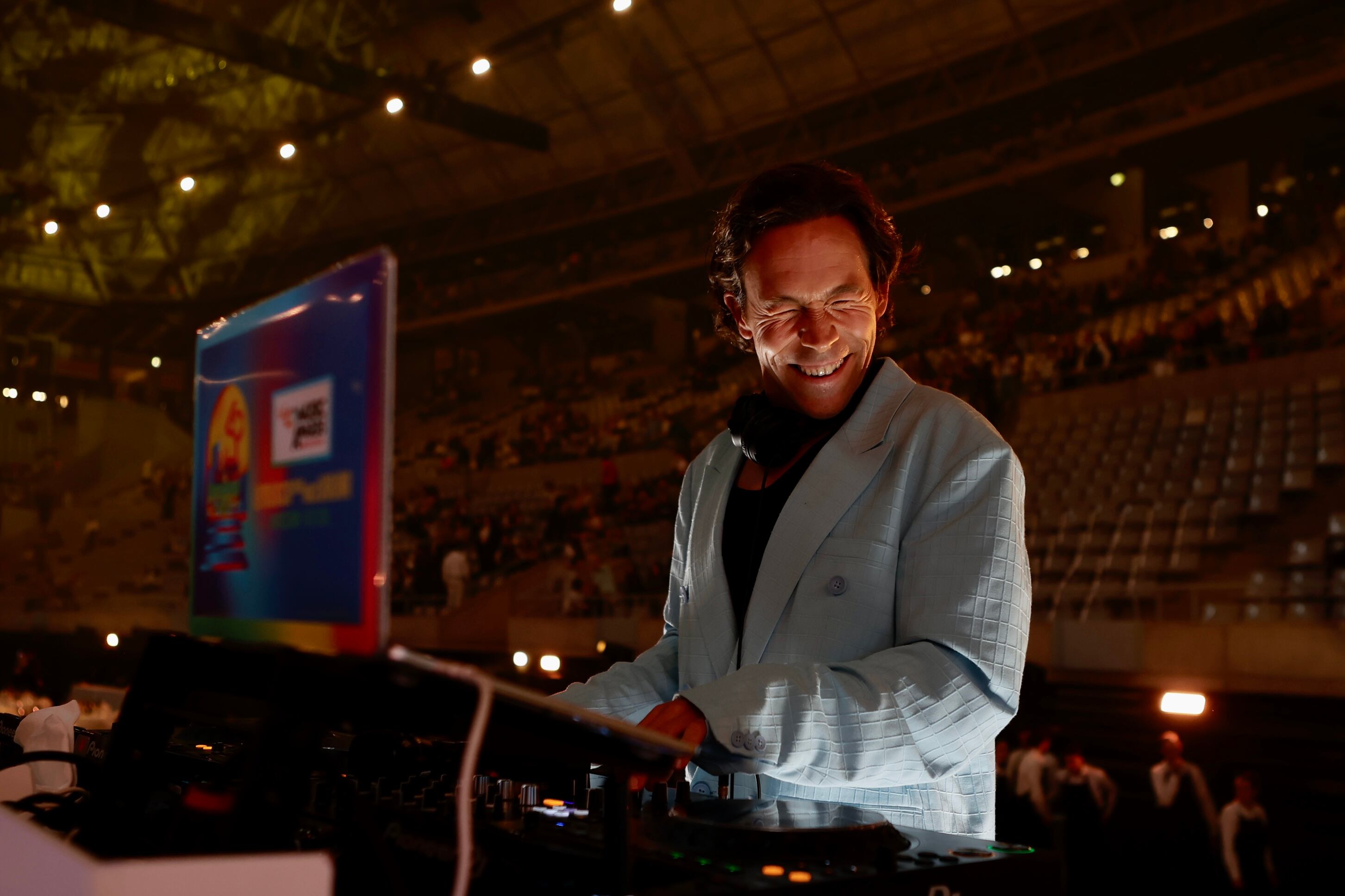 Nuestro dj, con valencia en la mente, el corazón y el alma, puso la música a LOS40 Music Awards Santander 2024