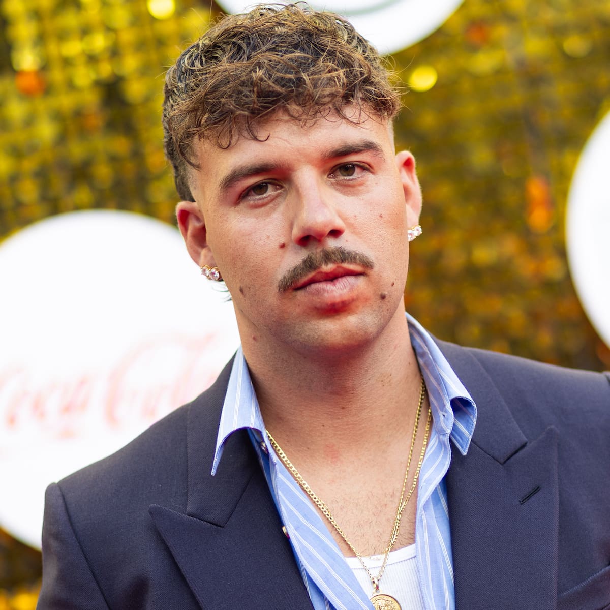 Quevedo y Elvis Crespo, Ana Mena con Lola Índigo, Karol G muy bien acompañada; ¿quién estrenará octubre desde lo más alto?
