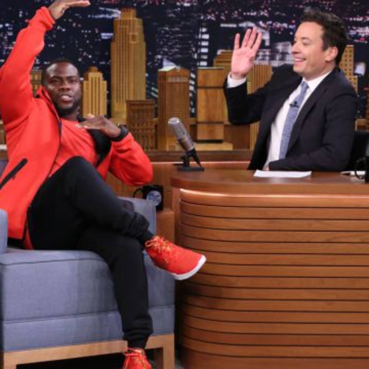 Jimmy Fallon y Kevin Hart casi "se hacen en sus pantalones"