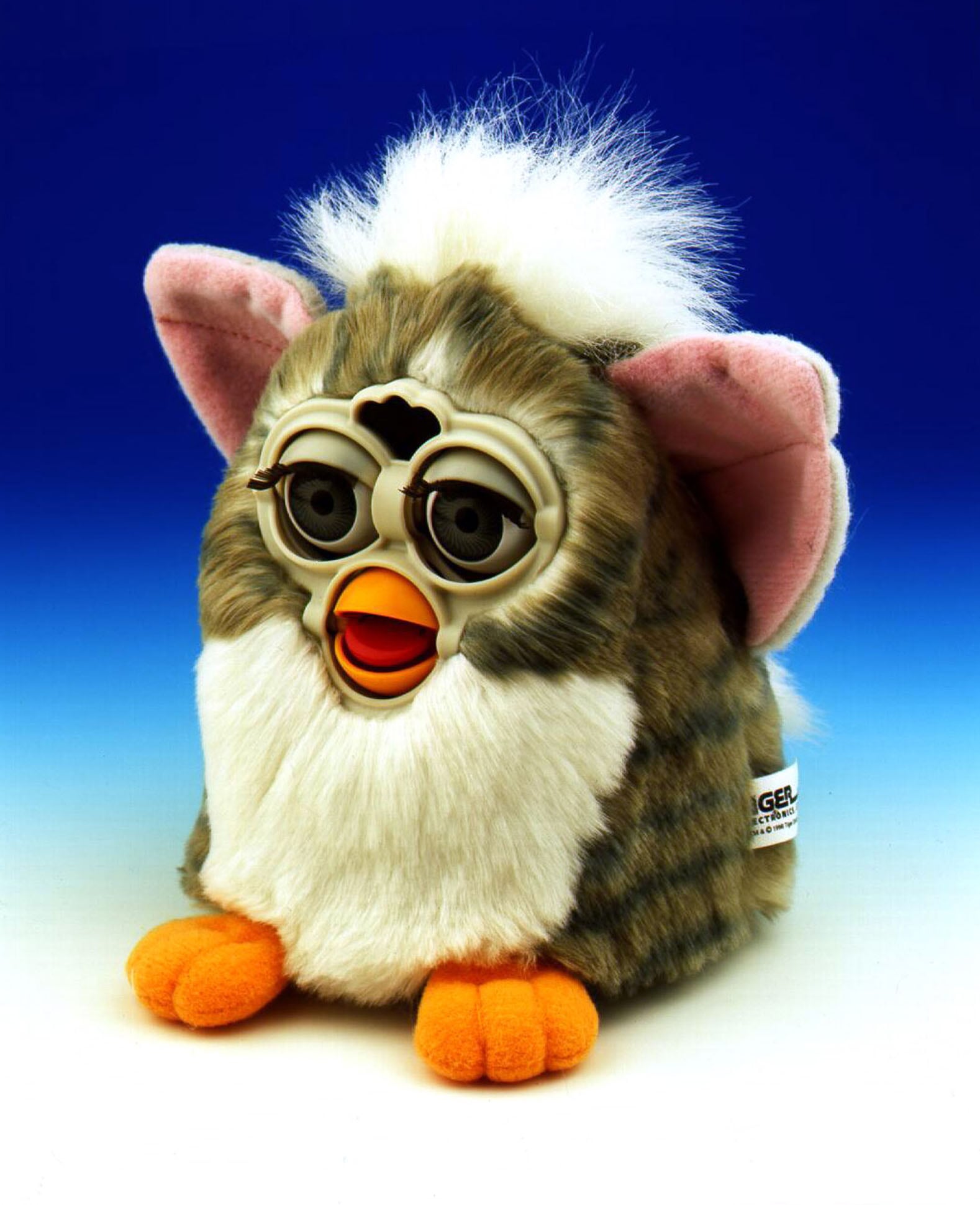 Desde que aterrizó en los años 90&#039;s, Furby conquistó al mundo convirtiéndose en un fenómeno Pop Culture.