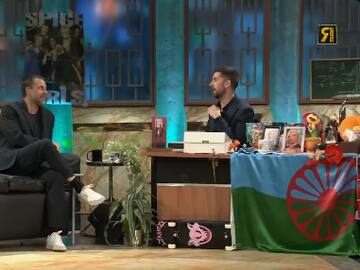 Los guiños políticos de Hugo Silva y Broncano en 'La Revuelta': ''Nos quitan el programa''