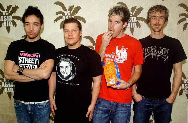 Hoobastank, durante el MTV Asia Aid, en 2005.