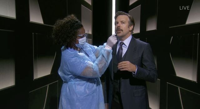 Jason Sudeikis se sometió, en directo, a un test por coronavirus.