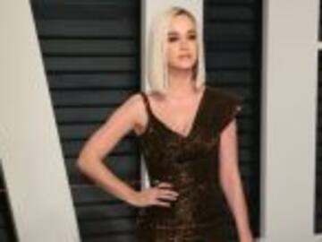 Un agujero en el vestido de Katy Perry le causa un momento bochornoso