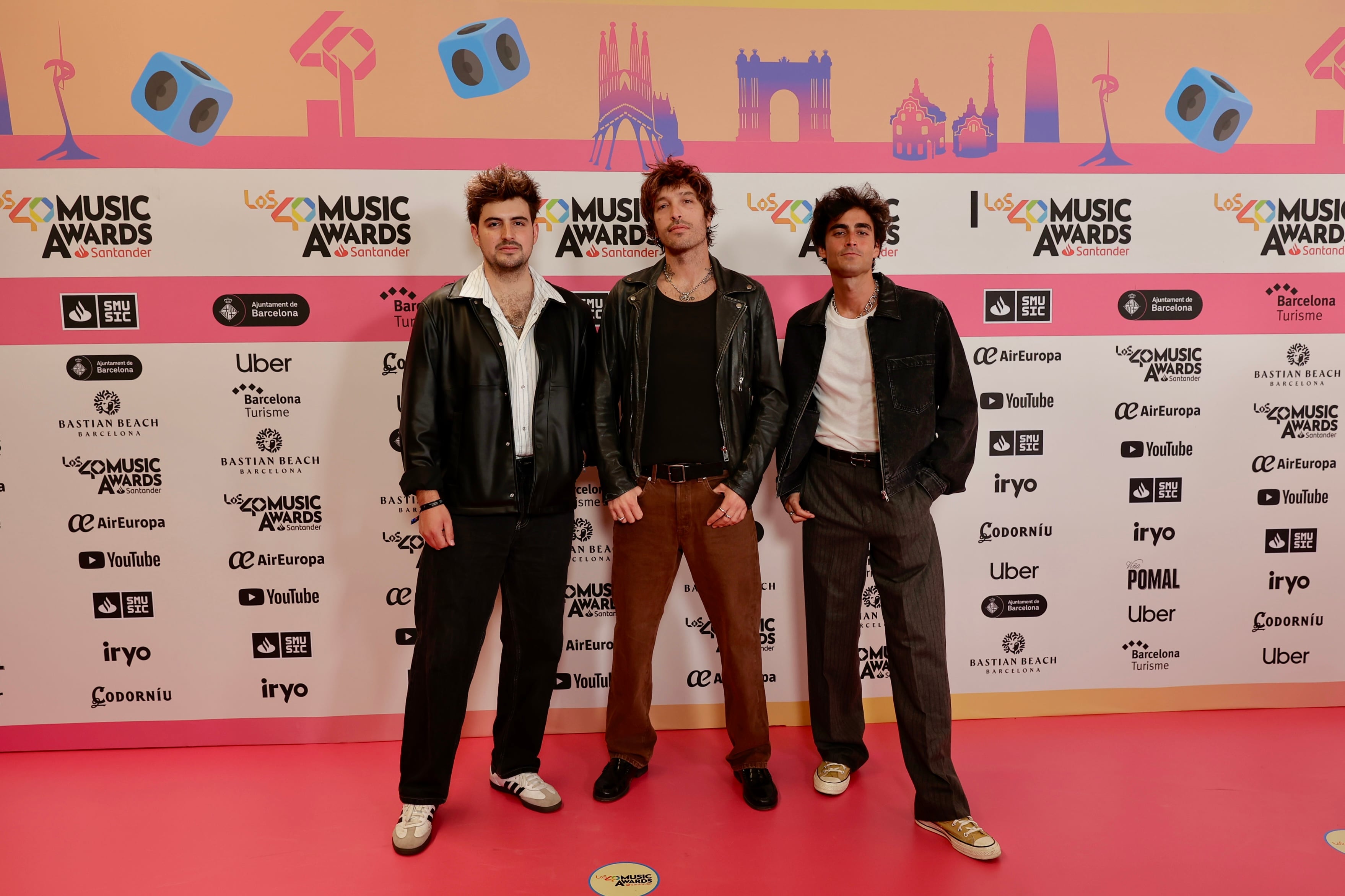 Los chicos de Marlon han apostado por los colores marrones, muy de temporada, para su posado en el photocall.