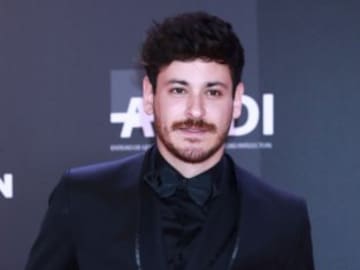 La sorpresa de Cepeda a un joven cantante en plena calle de Madrid