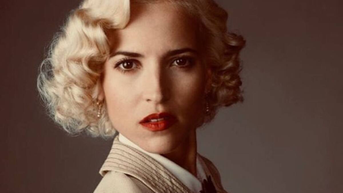 Ana Fernández: “El look de Carlota es muy Manuela Carmena, es muy divertido”