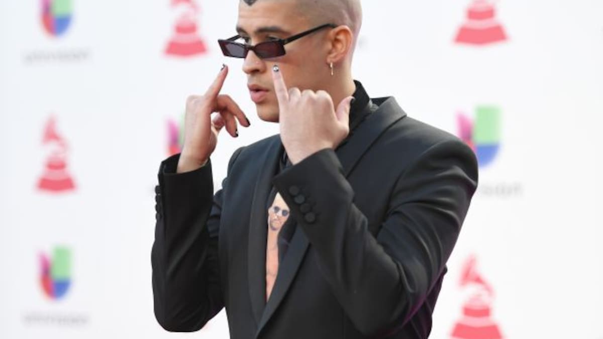 Bad Bunny canta junto a su novia En casita