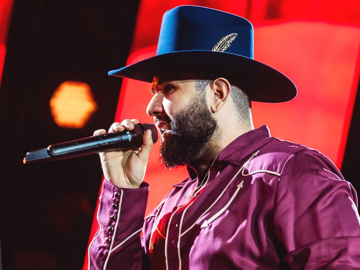 Carín León amplía su universo con ‘MudaH’ y se une a Ryan Castro en un corrido de despecho
