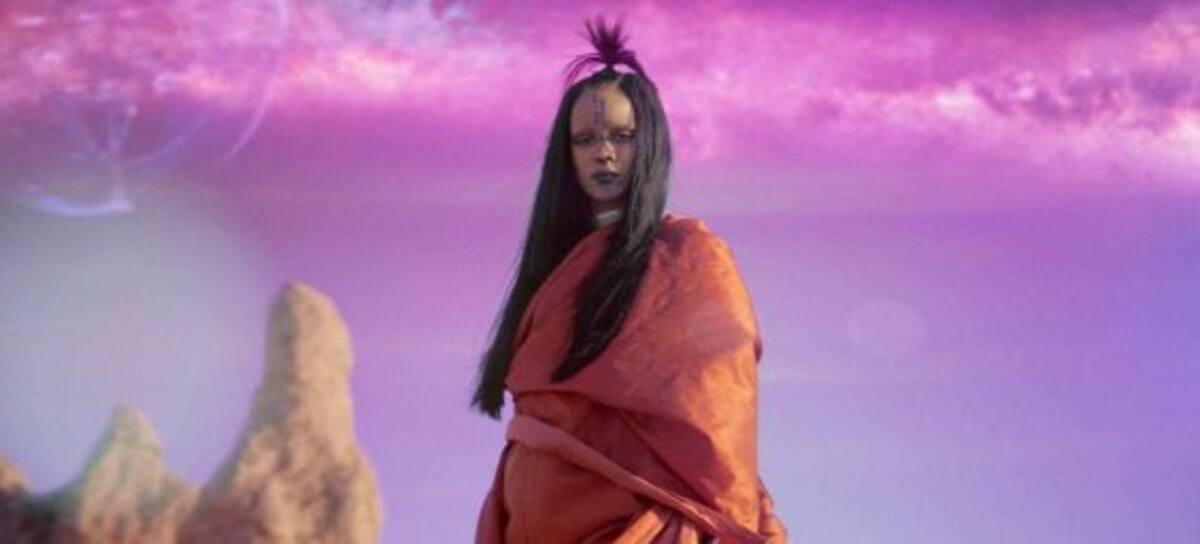 Rihanna "Sledgehammer"