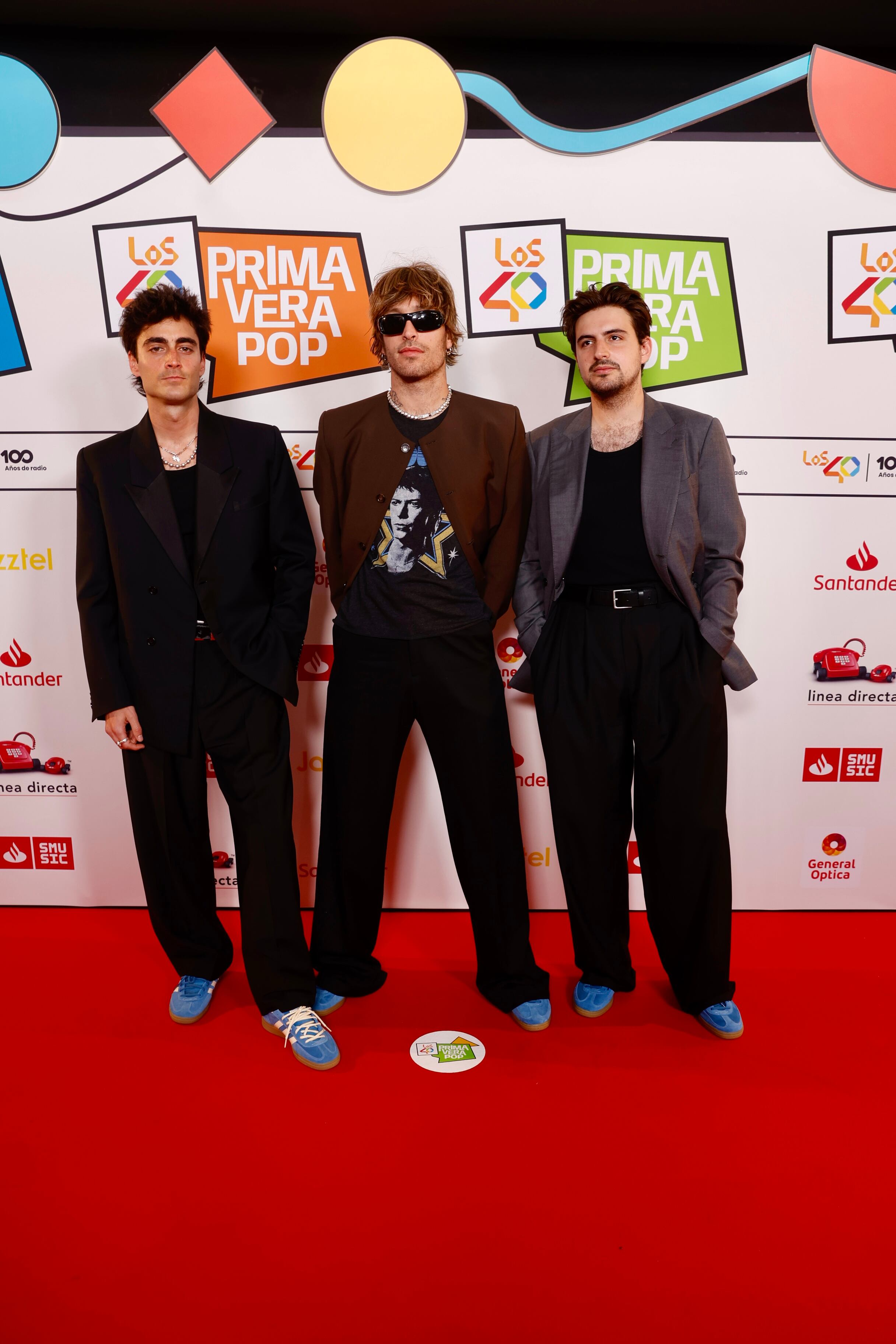 Rara es la fiesta de LOS40 que se pierden los chicos de Marlon. Que se caiga el cielo Tour les ha dejado un hueco para subirse a nuestro escenario. Adrián Roma y compañía llegaban derrochando actitud y una camiseta con la foto de David Bowie que nos encanta.