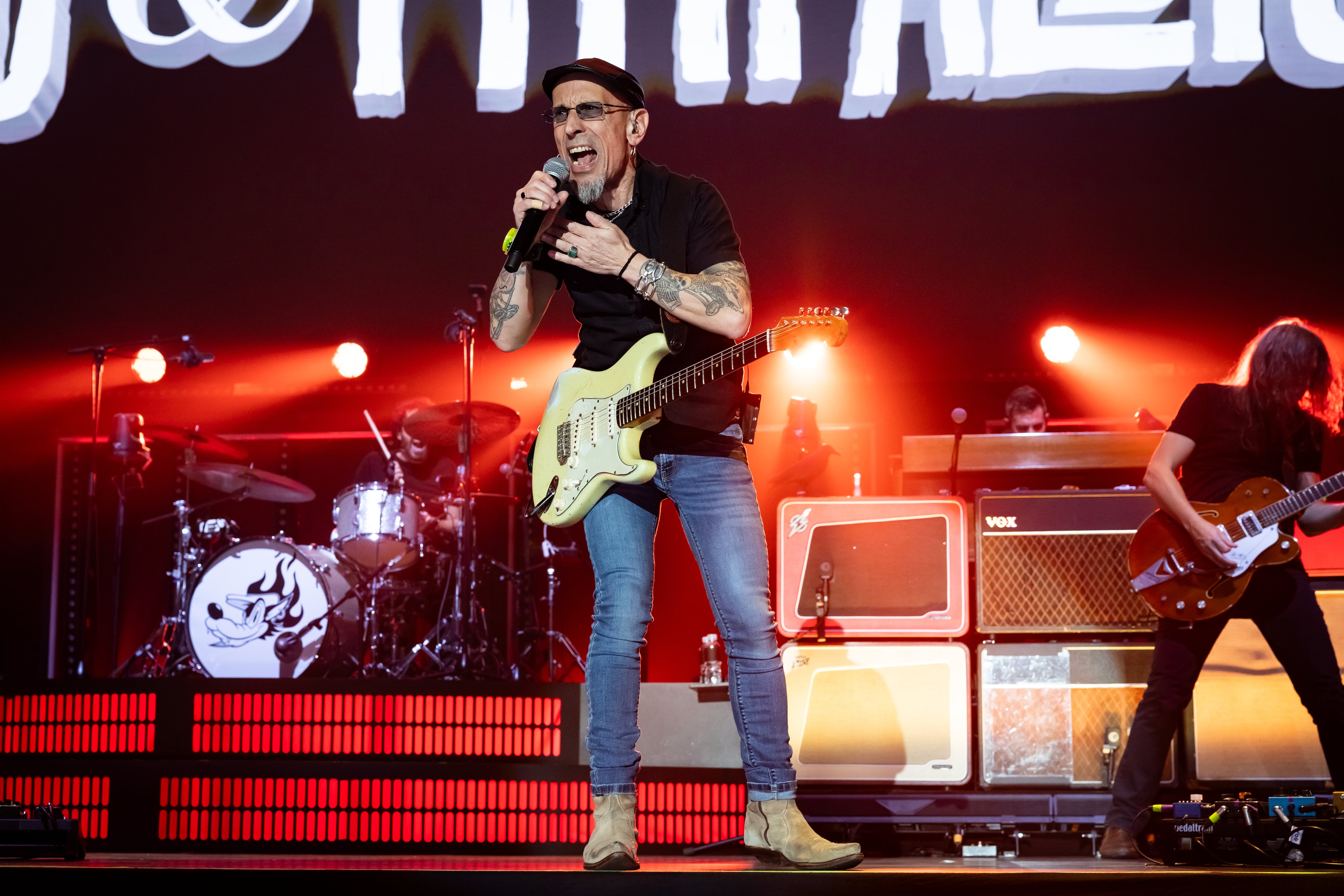 Fito Cabrales de Fito & Fitipaldis en su concierto del Movistar Arena de Madrid. / Aldara Zarraoa/Redferns