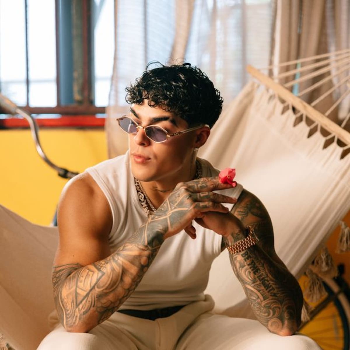 Lunay da la bienvenida a un verano lleno de reggae con 'PALOMINO'
