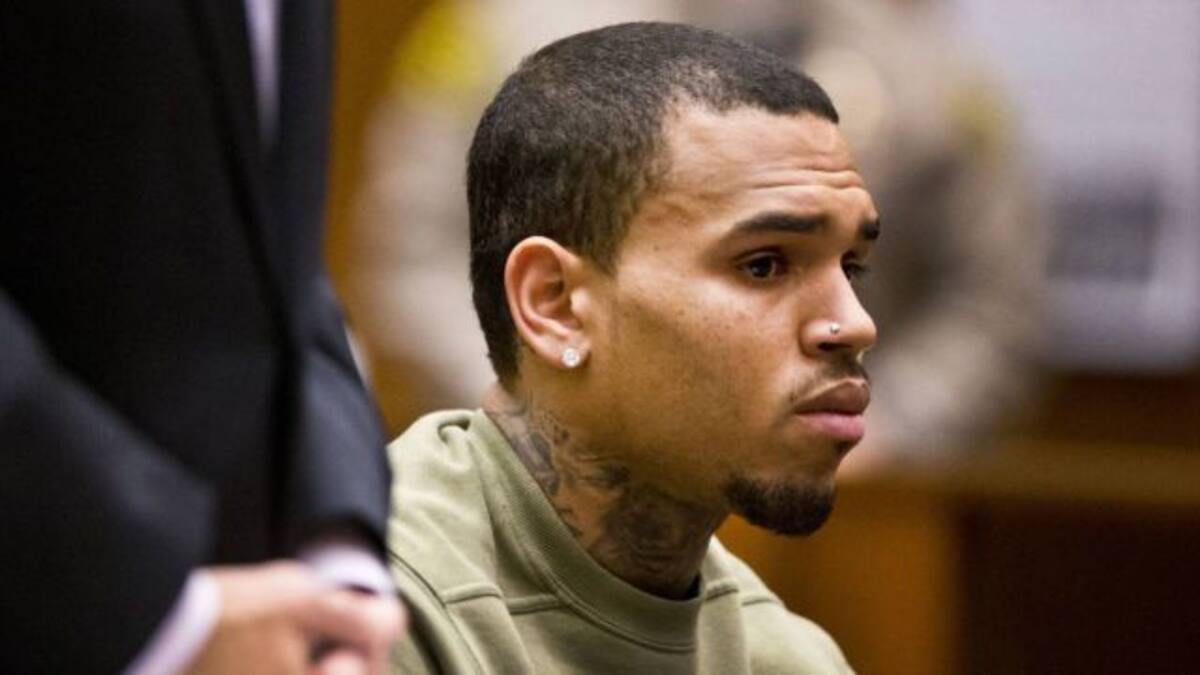Chris Brown amenaza a una mujer con una pistola