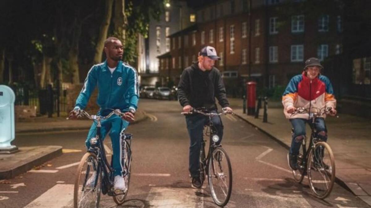 Ed Sheeran y Paulo Londra, y otros vídeos sobre dos ruedas