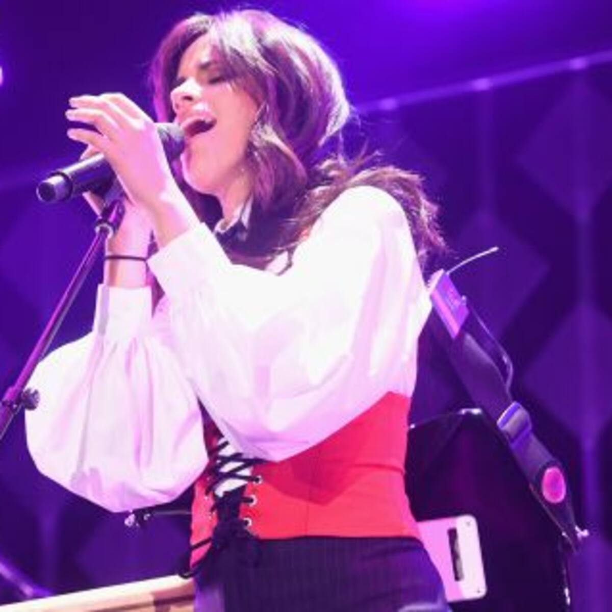 Camila Cabello apareció con un extraño disfraz