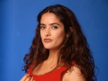 Salma Hayek triunfa en Instagram con su versión masculina de FaceApp