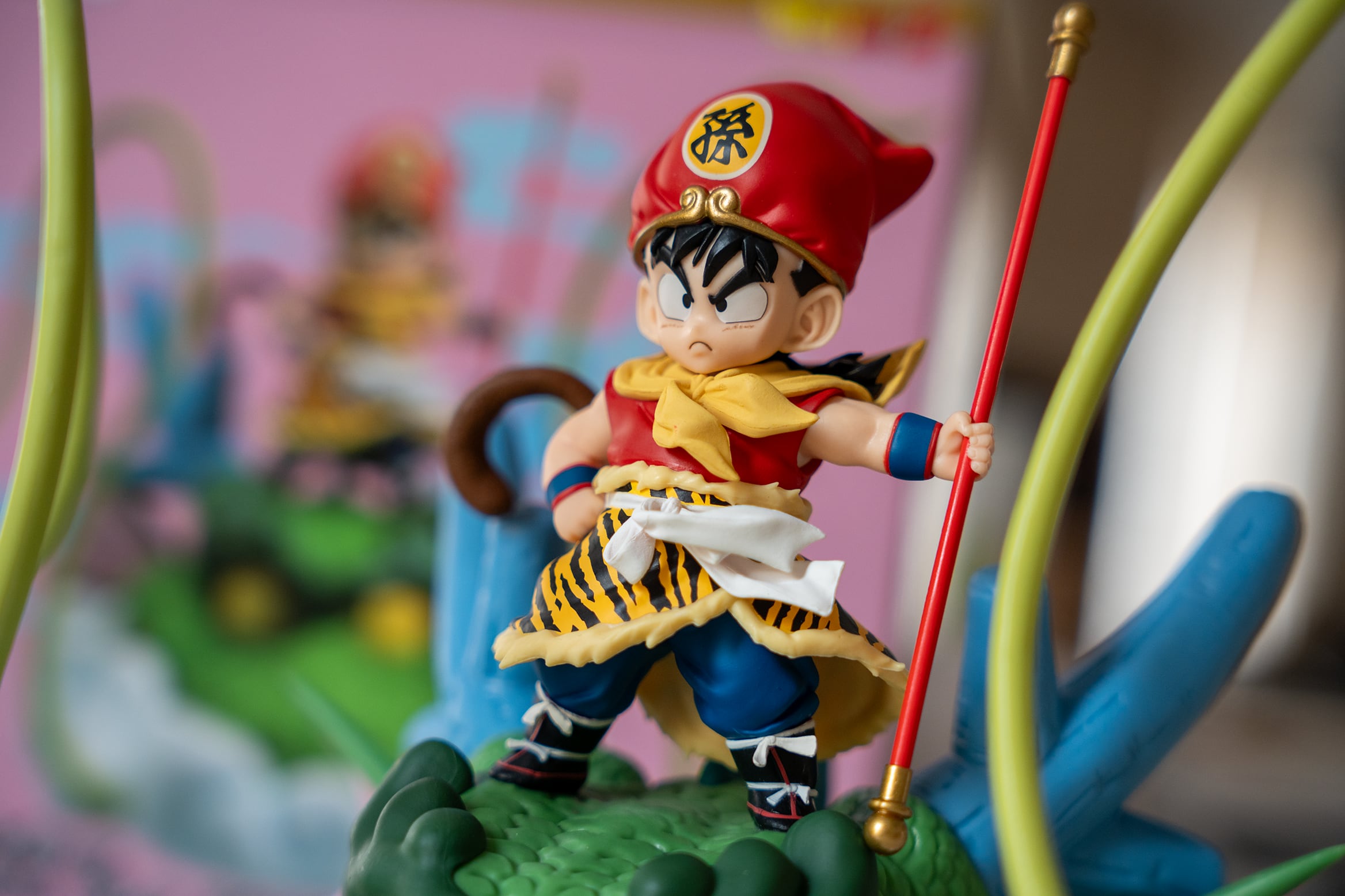 Gohan sobre Shenron en escena inolvidable