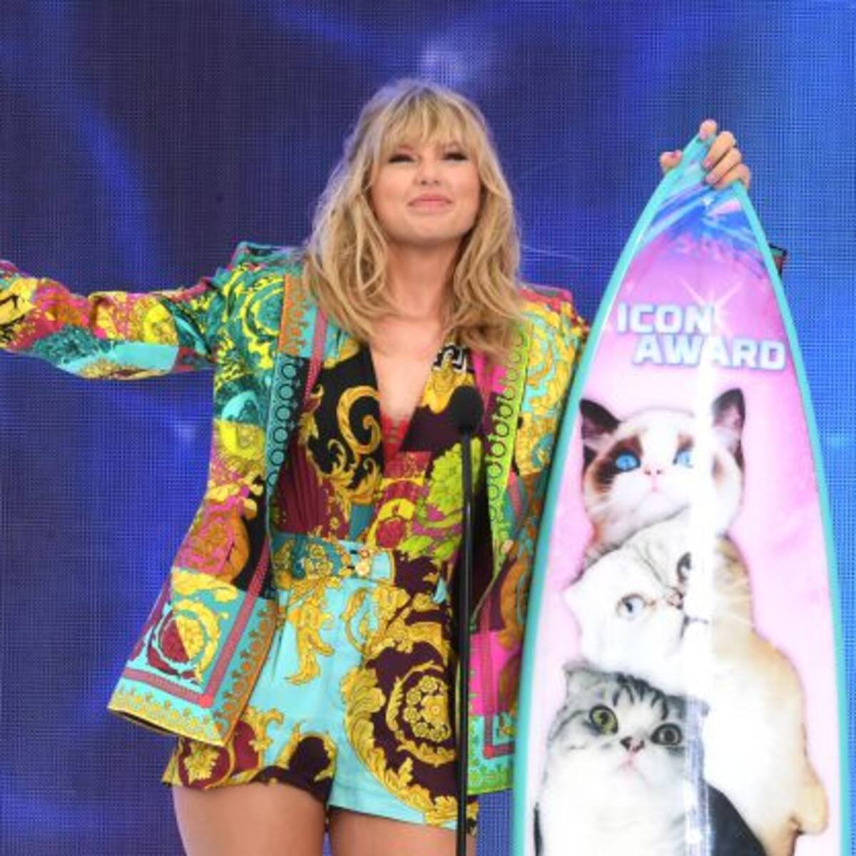 Graban a Taylor Swift bailando borracha antes de los Teen Choice
