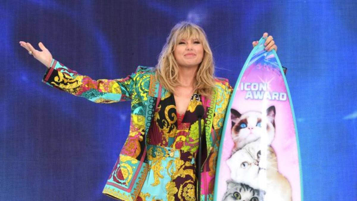 Graban a Taylor Swift bailando borracha antes de los Teen Choice