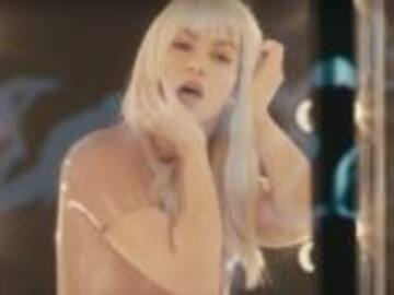 Piqué presume videoclip de Shakira con la escena más sensual