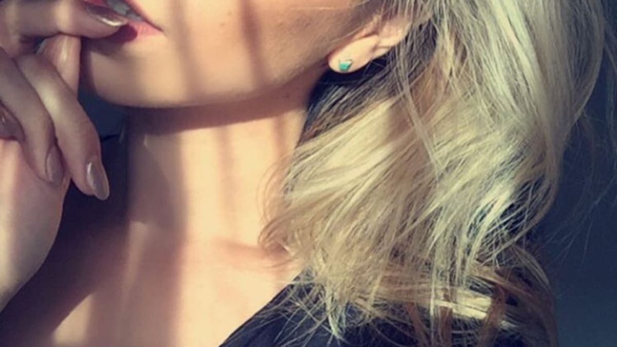 ¿Es el #fingermouthing la nueva forma sexy de posar?