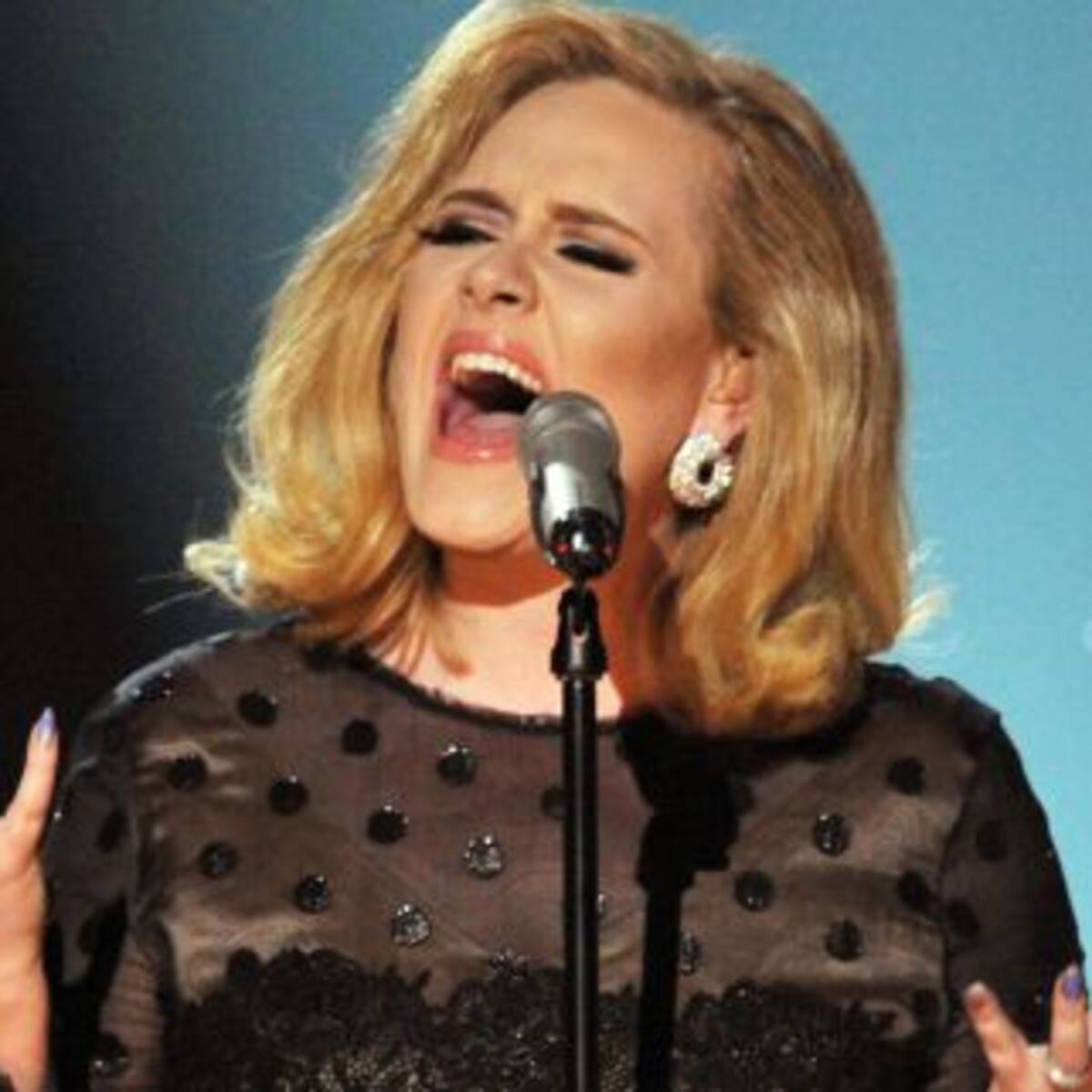 Adele celebró sus 29 años con un cambio de look