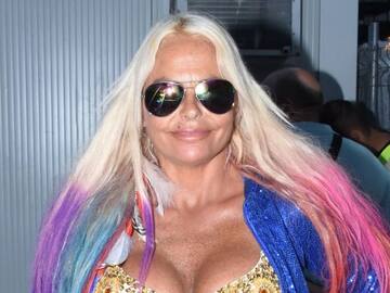 LETICIA SABATER PRESENTA NUEVO VILLANCICO: EN INGLÉS Y TENIENDO SEXO CON PAPA NOEL