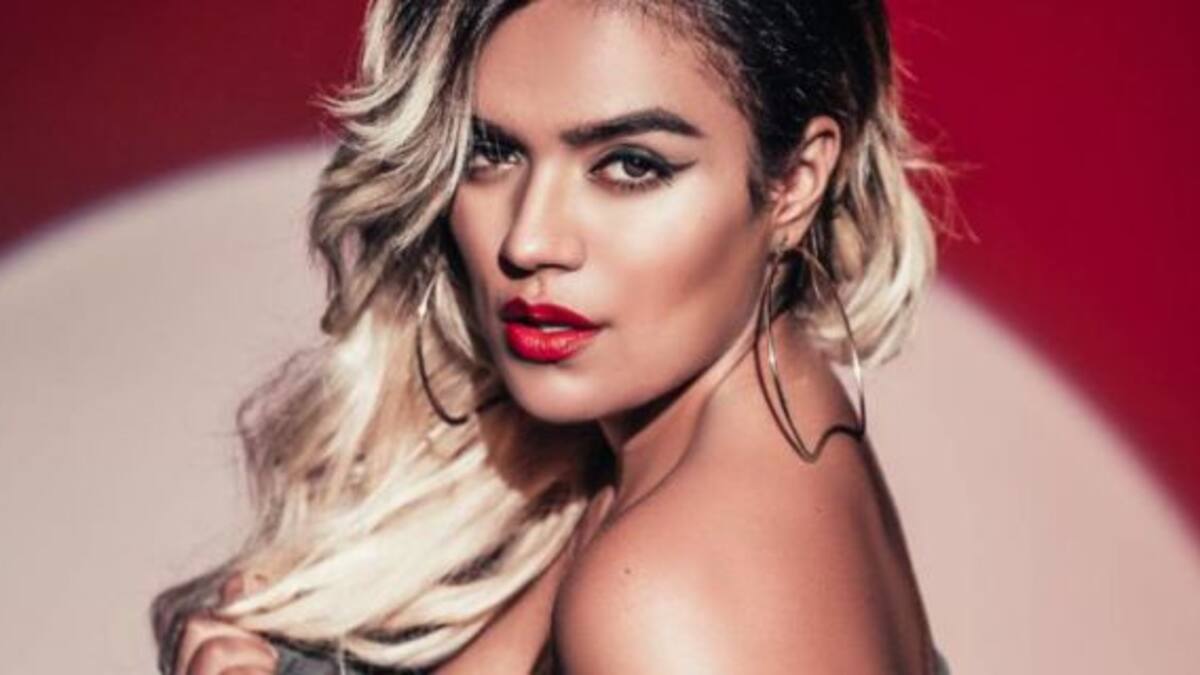 La terrible caída de Karol G en un show con Lali & Becky G