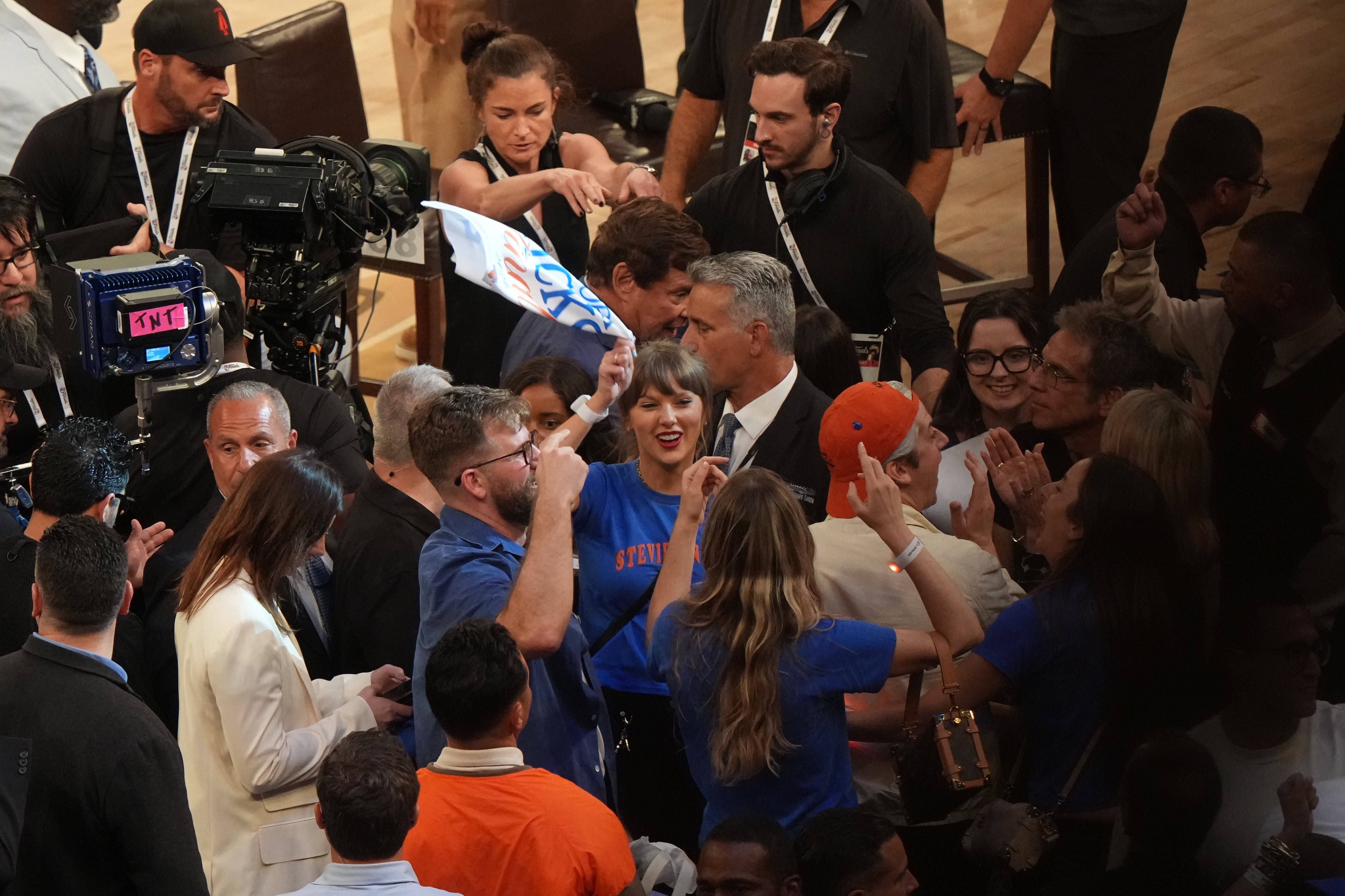 Taylor Swift celebrando la victoria de los New York Knicks contra San Antonio Spurs en la final que tuvo lugar en Madison Square Garden. Nueva York, 10 de junio de 2026.